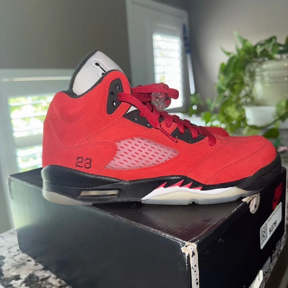Jordan 5 Retro Raging Bull - Picture 2 of 3